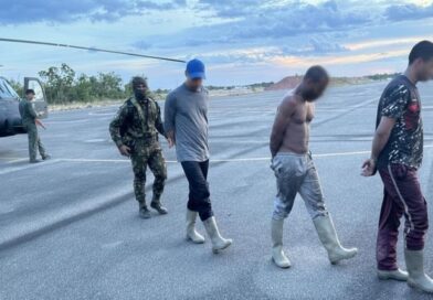 Garimpeiros são presos pelo Exército dentro da Terra Indígena Yanomami, em Roraima