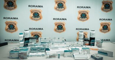 Dupla é presa pela PF com produtos de origem internacional no aeroporto de Boa Vista Dupla é presa pela PF com produtos de origem internacional no aeroporto de Boa Vista