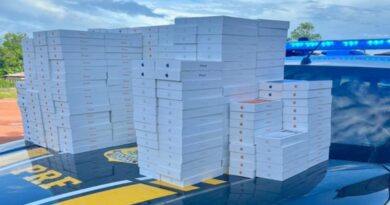 PRF intercepta 426 iPhones e garrafas de vinho avaliados em mais de R$ 5 milhões escondidos em veículo