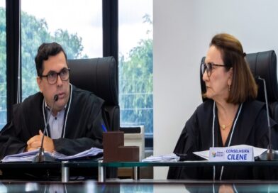 TCE-RR mantém suspensão de contratos de mais de R$ 661 milhões e paralisa licitação de transporte escolar