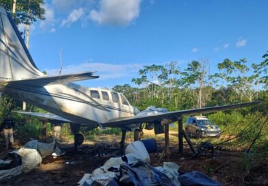 Narcogarimpo: avião modificado para transporte de carga é destruído após ser encontrado em pista clandestina