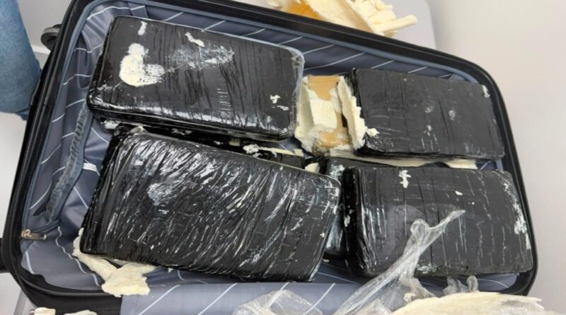 PF prende mulher com 15 tabletes de skunk no aeroporto de Boa Vista; é o 2º flagrante em dois dias